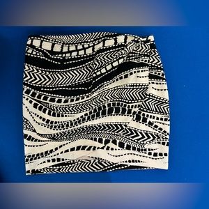 Bebe drape tulip skirt size 2